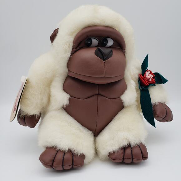 NWT Unique 7" Ape Gorilla Brown Faux Leather Body White Fur Corsage Boutonniere - Picture 1 of 5